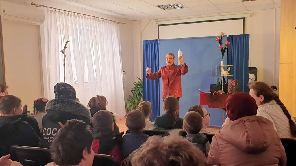 Pokaz iluzji dla dzieci z Ukrainy w Proszowicach