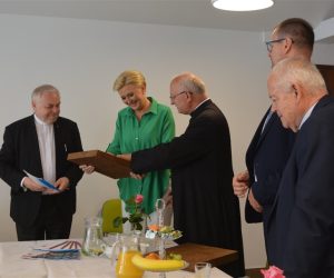 Pierwsza Dama RP odwiedza Hospicjum i DPS Caritas w Miechowie