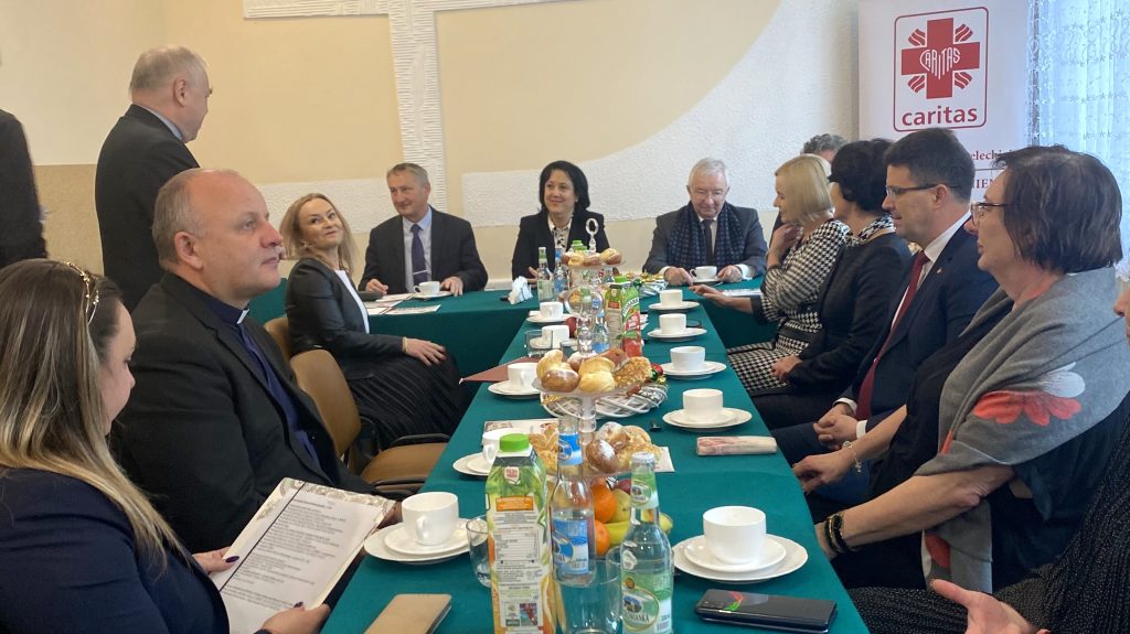 Minister Anita Czerwińska z wizytą w Centrum Integracji Społecznej