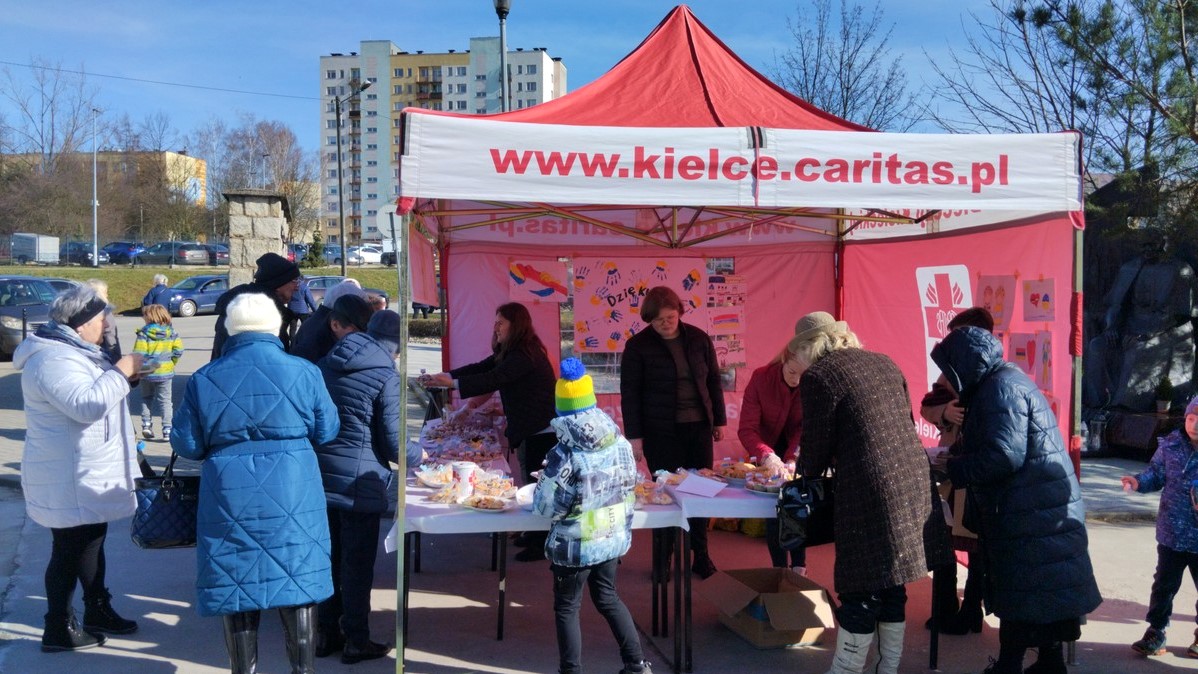 Read more about the article Wojna to nienormalność. Drugi rok pomocy Caritas Kieleckiej dla Ukrainy.