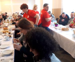 Wielkanocne spotkania w placówkach Caritas