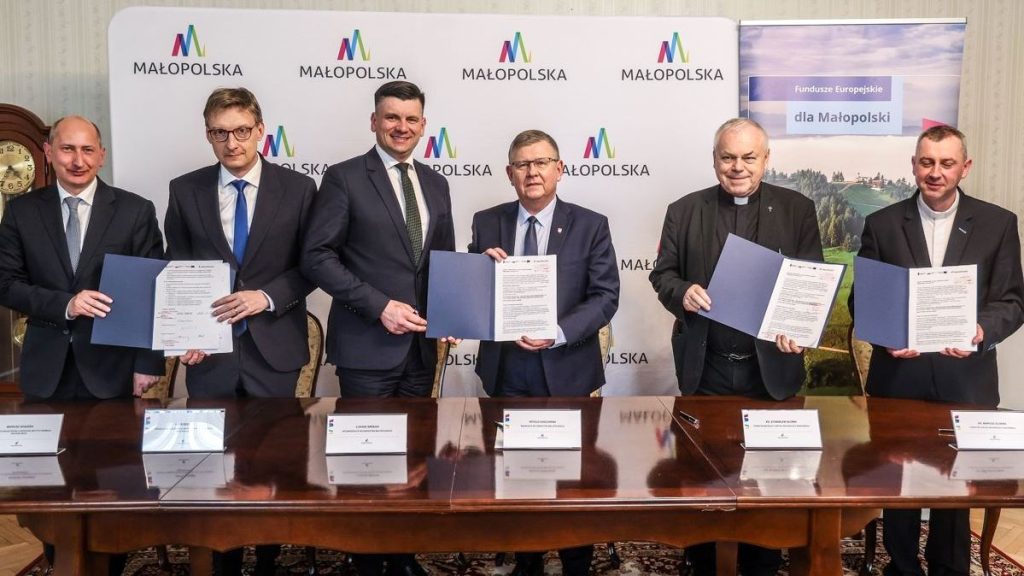 Podpisanie umowy partnerskiej na realizację Małopolskiego Tele-Anioła 2.0
