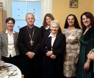 Bp Jan Piotrowski modlił się w Domu Samotnej Matki w Wiernej