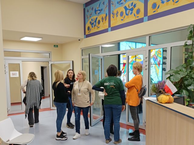 Inaczej, a&nbsp;jakby u&nbsp;siebie. Wizyta studyjna wolontariuszy kieleckiego Hospicjum