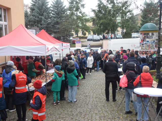 Pielgrzymka, modlitwa i&nbsp;spotkanie. Wiele osób na&nbsp;obchodach Światowego Dnia Ubogich