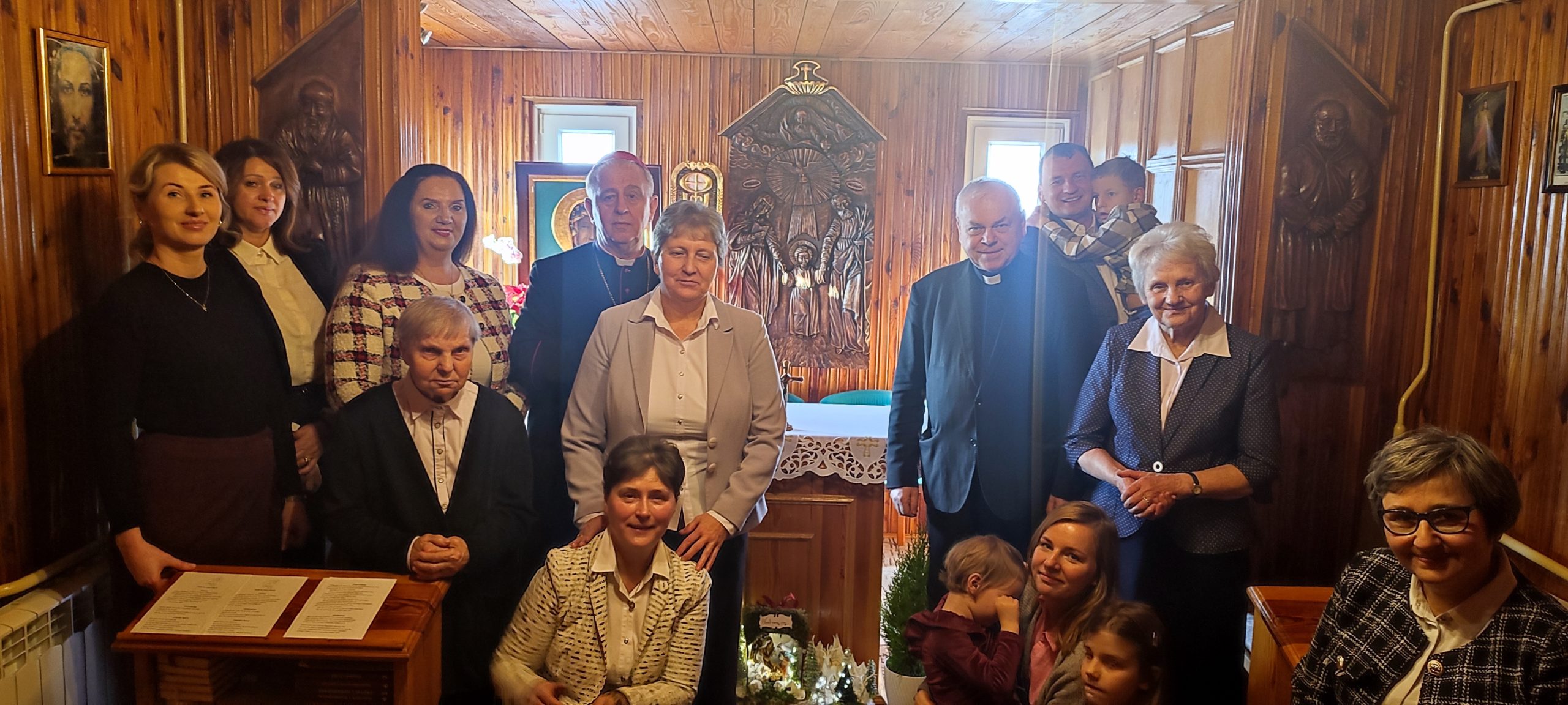 You are currently viewing Bp&nbsp;Jan Piotrowski modlił się w&nbsp;Domu Samotnej Matki w&nbsp;Wiernej