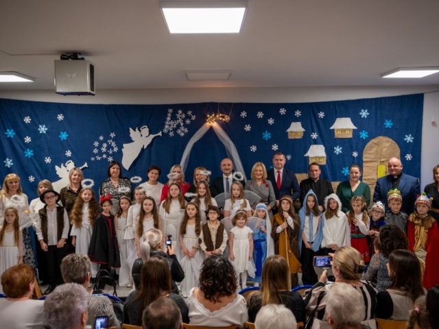 Piękne Jasełka w&nbsp;Świetlicy Caritas w&nbsp;Śladkowie Dużym