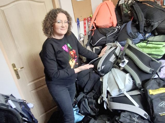 Wielki odzew na&nbsp;akcję “Plecak Dobroci” – ogrom darów dla osób bezdomnych i&nbsp;ubogich