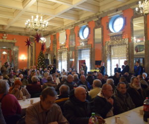 Prawie 400 osób potrzebujących spotkało się na&nbsp;Wigilii w&nbsp;Kielcach