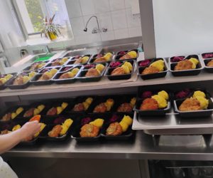 Ciepły obiad dla seniorów w&nbsp;ramach programu „Poczta Obiadowa”