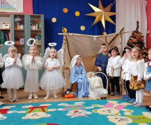 Mali artyści z&nbsp;Punktu Przedszkolnego w&nbsp;Ratajach
