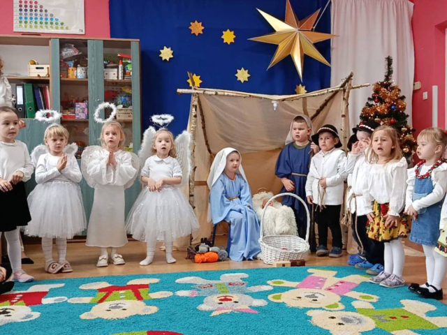 Mali artyści z&nbsp;Punktu Przedszkolnego w&nbsp;Ratajach
