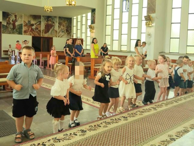 Uroczyste zakończenie roku przedszkolnego w&nbsp;Ratajach