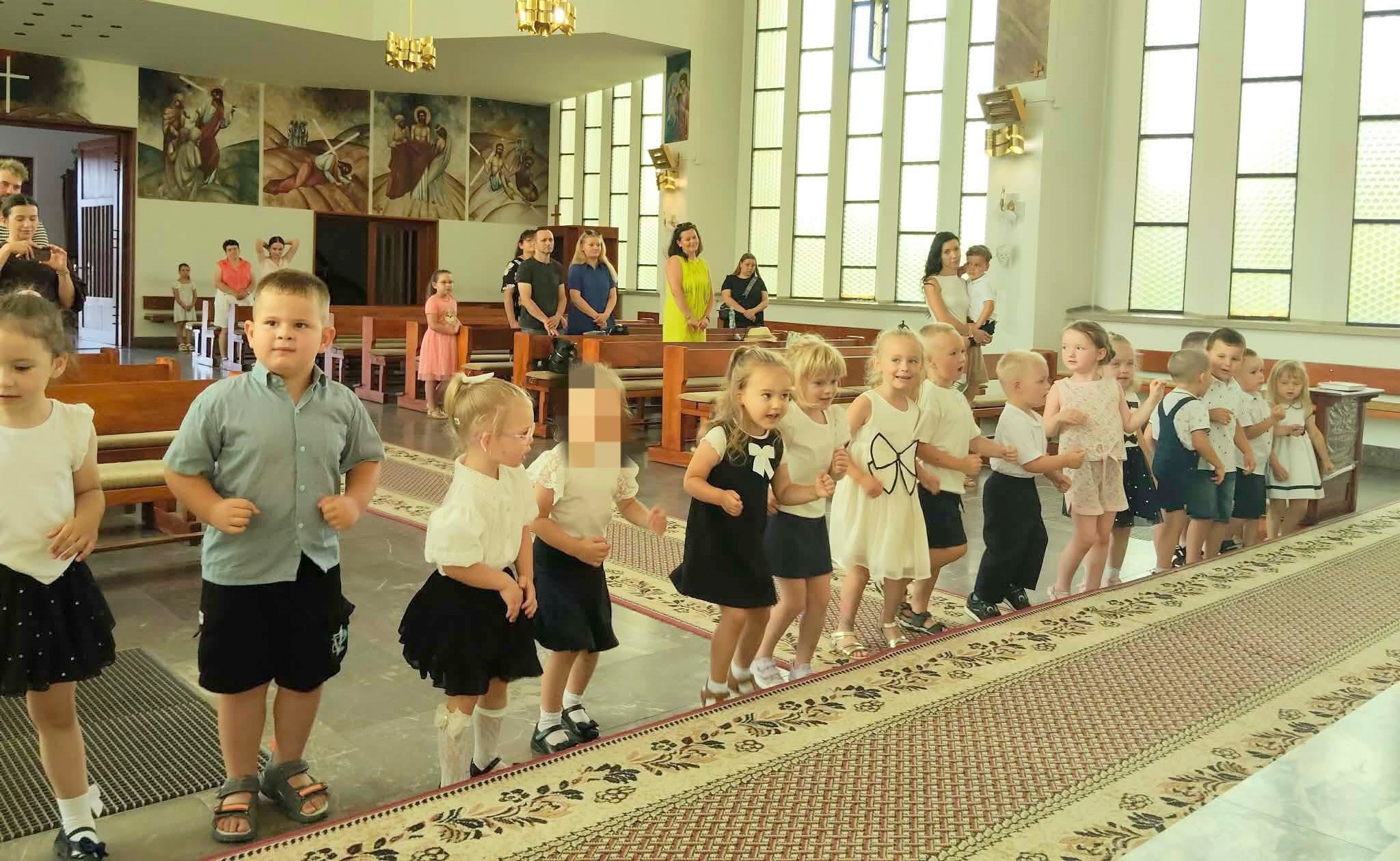You are currently viewing Uroczyste zakończenie roku przedszkolnego w&nbsp;Ratajach
